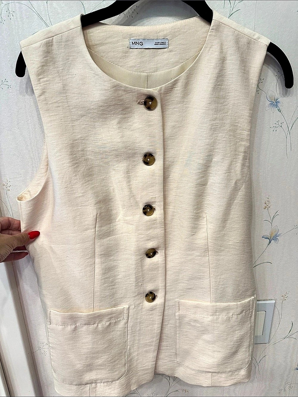MNG Cream Button Front Vest Size Medium